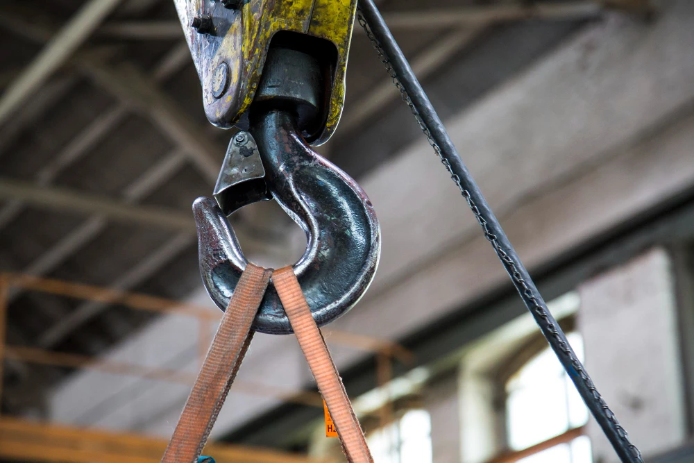 Heavy-duty lifting clamp in Saudi Arabia